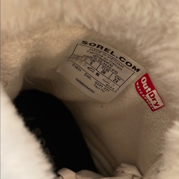 Sorel Black Waterproof Boots - Picture 2 of 9